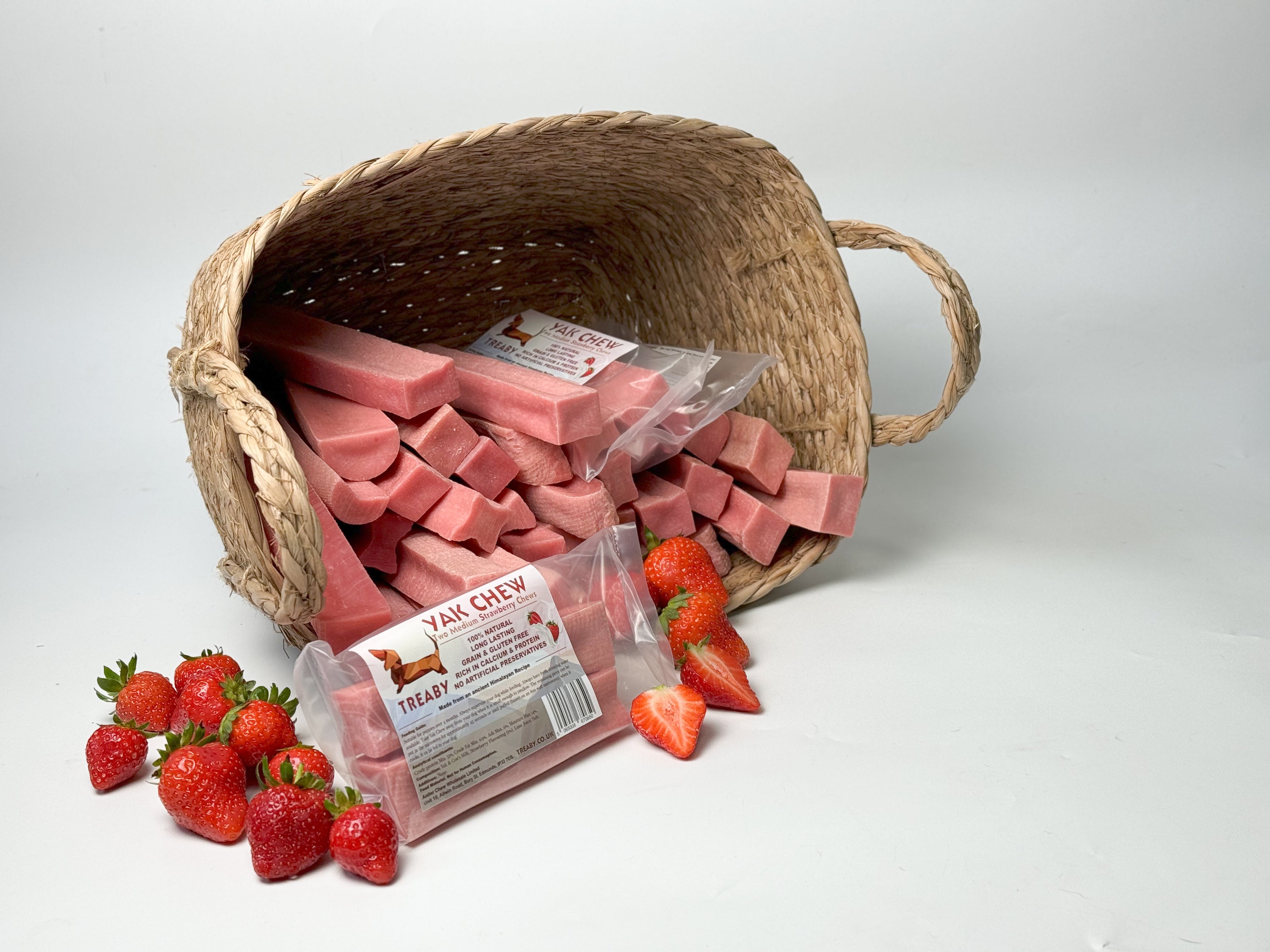 Treat your dog to TREABY's Strawberry Flavour Yak Chew (Medium Size, 2-Pack). Made with natural ingredients, these long-lasting chews are packed with protein, calcium, and antioxidants, supporting dental health. They are perfect for puppies and adult dogs aged 14 weeks and older.  - Antler Chew 