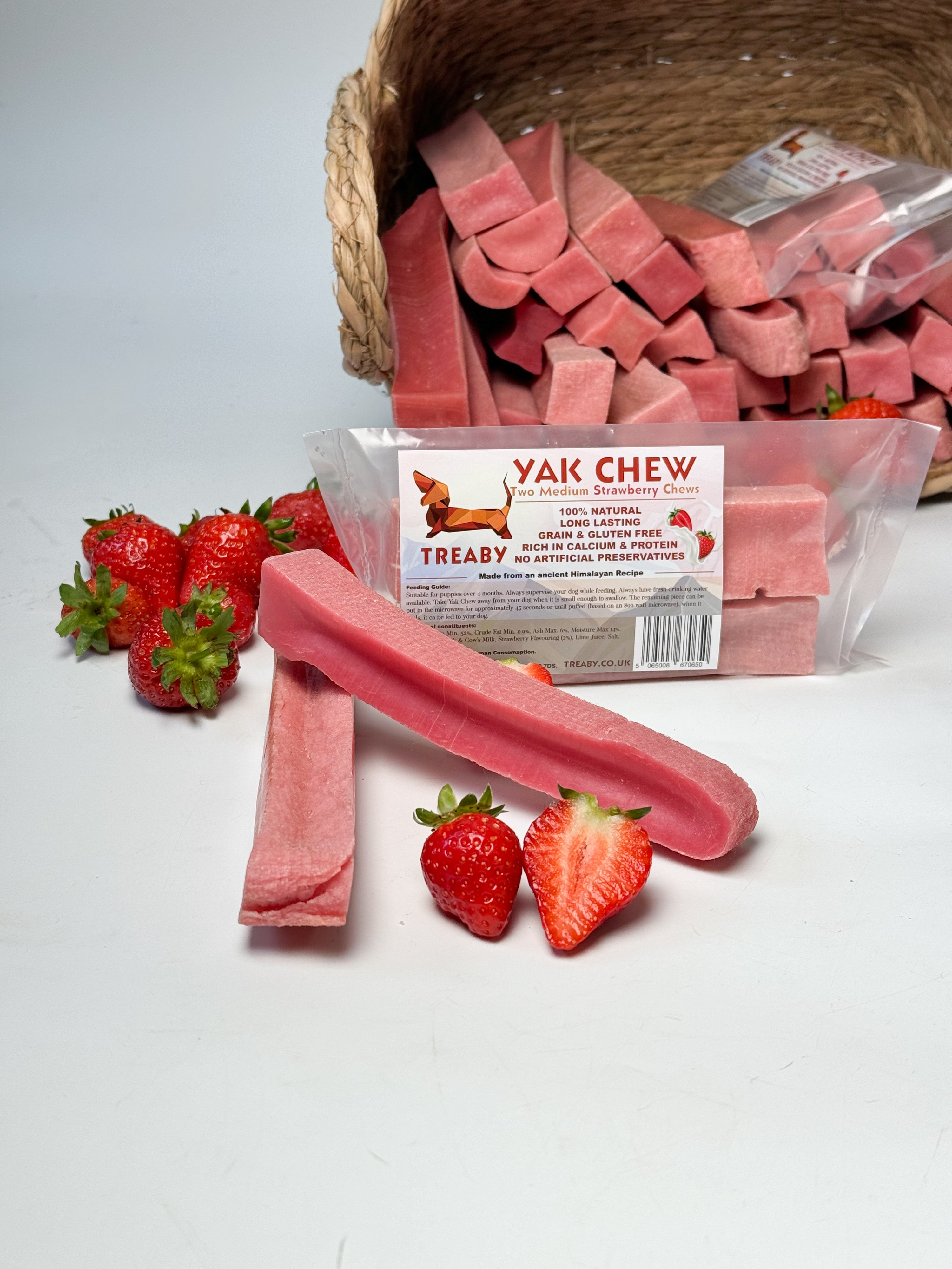 Treat your dog to TREABY's Strawberry Flavour Yak Chew (Medium Size, 2-Pack). Made with natural ingredients, these long-lasting chews are packed with protein, calcium, and antioxidants, supporting dental health. They are perfect for puppies and adult dogs aged 14 weeks and older.  - Antler Chew 